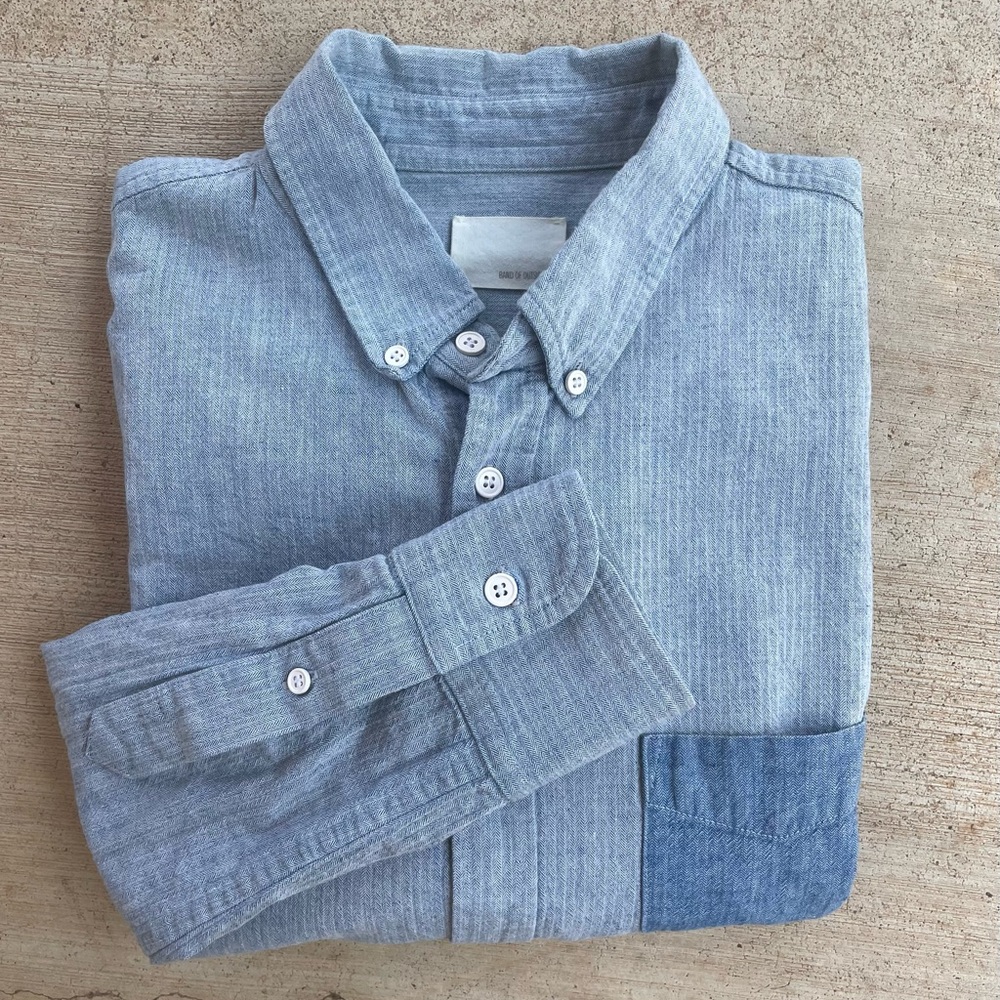 Band of Outsiders denim-like button-up. Size M